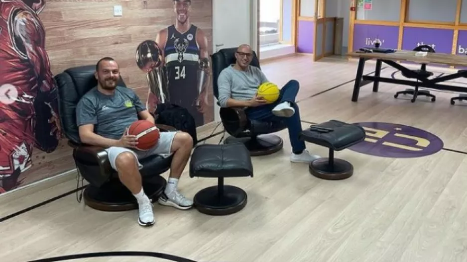 Πρώτη η ΑΕΚ σε μπάσκετ και ποδόσφαιρο!