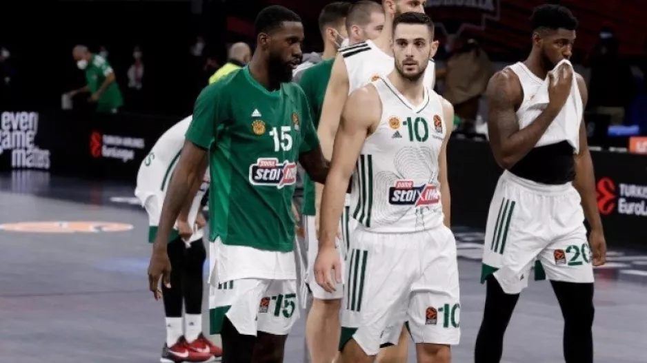 Κανονικά στην 12άδα Παπαπέτρου και Ουάιτ