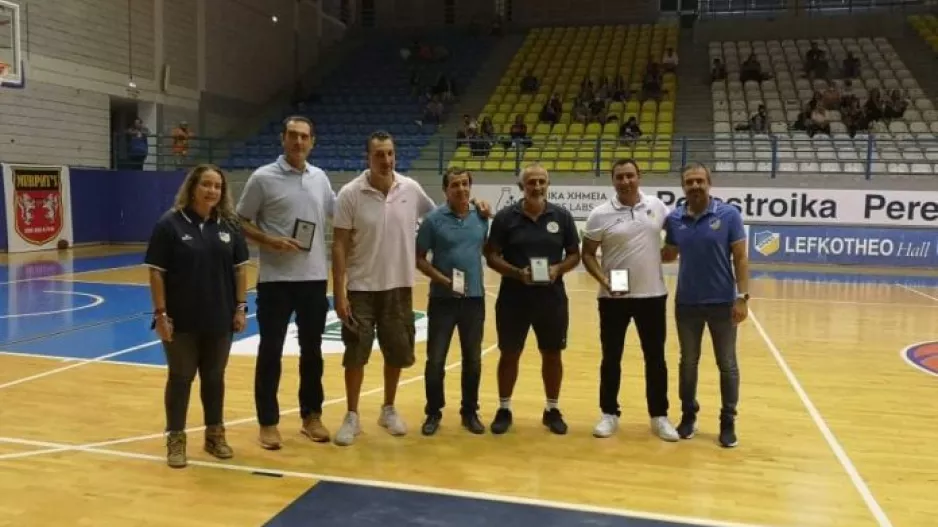H τιμητική των Θρύλων του ΑΠΟΕΛ (βίντεο)