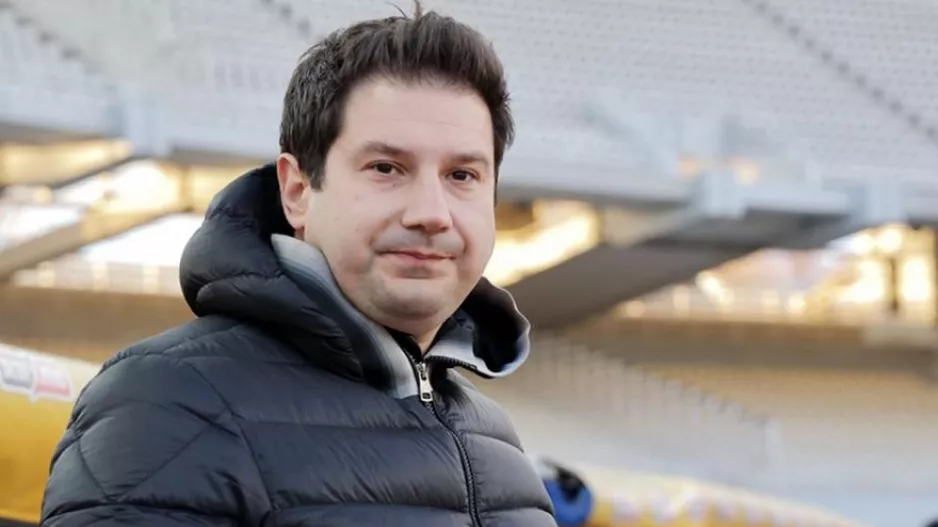 Γιαννίκης/"Βγάλτε όλοι μια κόλλα χαρτί"