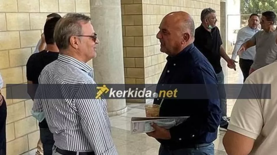 Τετ-α-τετ Πετρίδης- Καραπατάκης με φόντο... 22/11