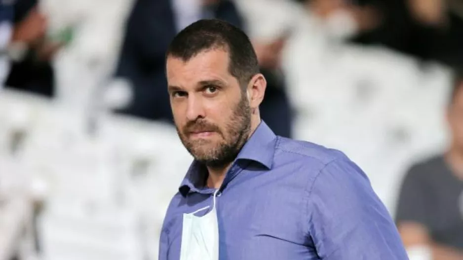 Επιμένει για παραίτηση από τη Λίγκα