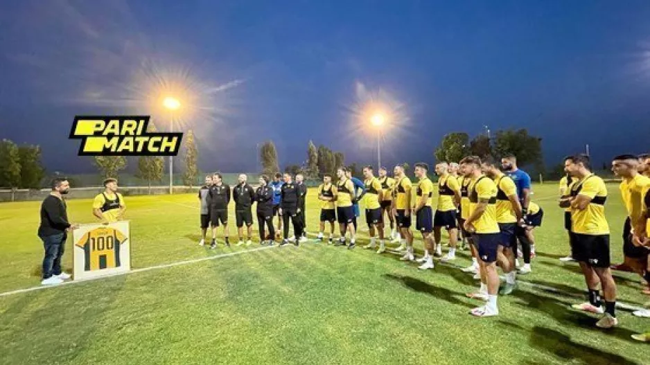 Η ΑΕΛ τίμησε τον 100αρη της! (φώτος)