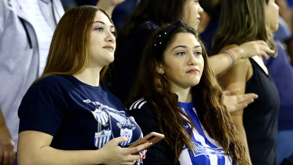 Κοπέλες / Ανόρθωση
