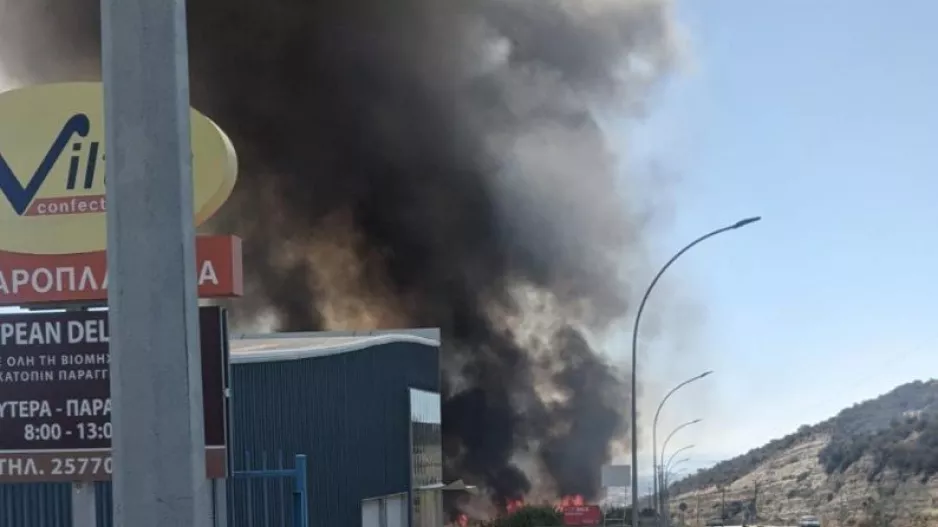 Φωτιά/Λεμεσός: Χειροτερεύει η κατάσταση - Ενισχύονται οι δυνάμεις