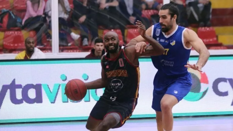 Καθολική κυριαρχία του Κεραυνού στα ντέρμπι με ΑΠΟΕΛ στο «Παπαέλληνας»