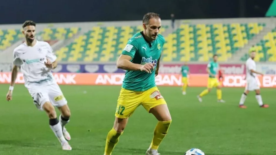 Deal με Tom Hateley