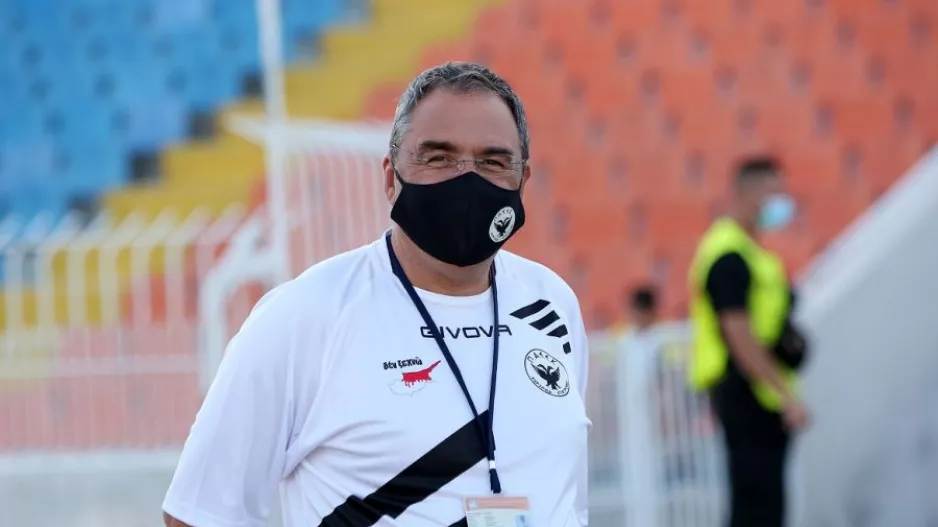 "Οι Κερυνειώτες ξανασυστήνονται, αυτός είναι ο γιoς μου, η κόρη μου, το εγγονάκι μου"