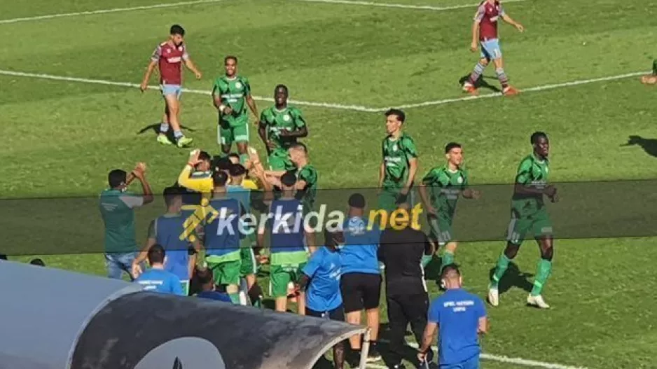 Την κέρδισε στο σπίτι της, την έπιασε στην κορυφή! (φώτος)