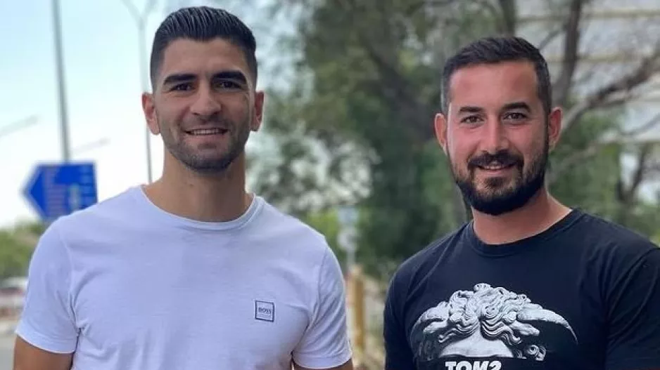 Ο Κούσουλος σε πίνακα ζωγραφικής με την κούπα του πρωταθλητή (φώτος)