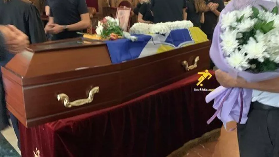 Με τη σημαία του ΑΠΟΕΛ το φέρετρο του Γιαννάκη Τσαγγαρίδη