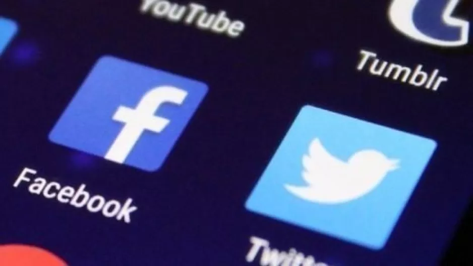 To Facebook τοποθετείται επίσημα μέσω… Twitter!