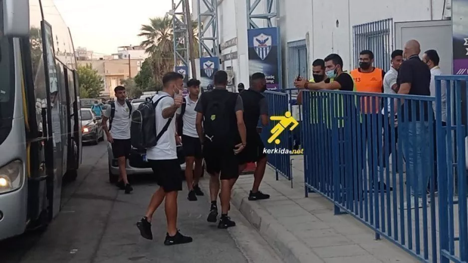 Η άφιξη της ΑΕΚ στο "ΠΑΠ" (φώτος)