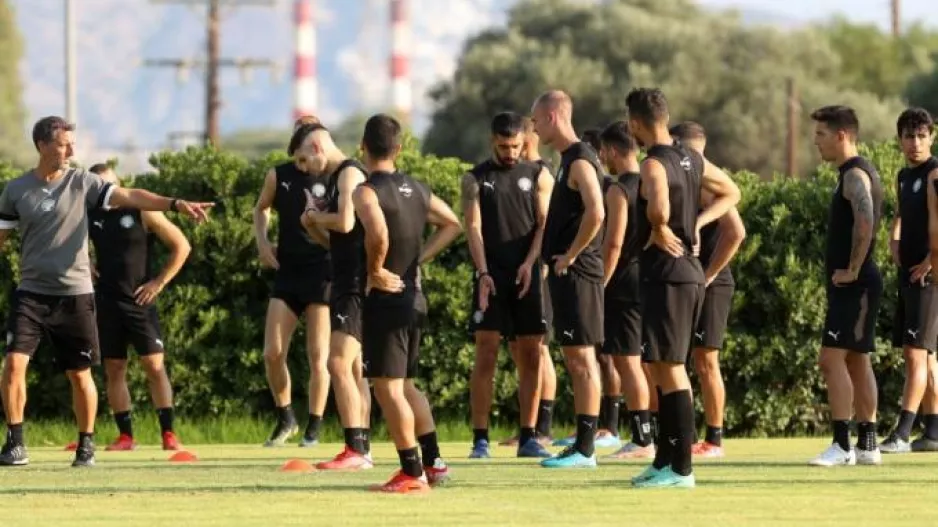 Μπήκαν Διαμαντής, Γρίβας, εκτός ο Ντε Γκούζμαν