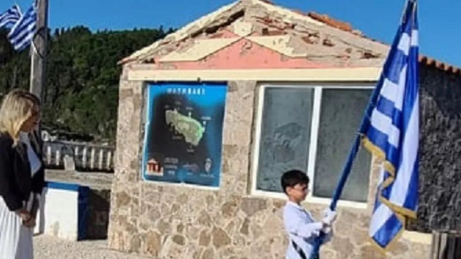 Συγκίνηση για τον 9χρονο Τάσο - Παρέλασε μόνος του!