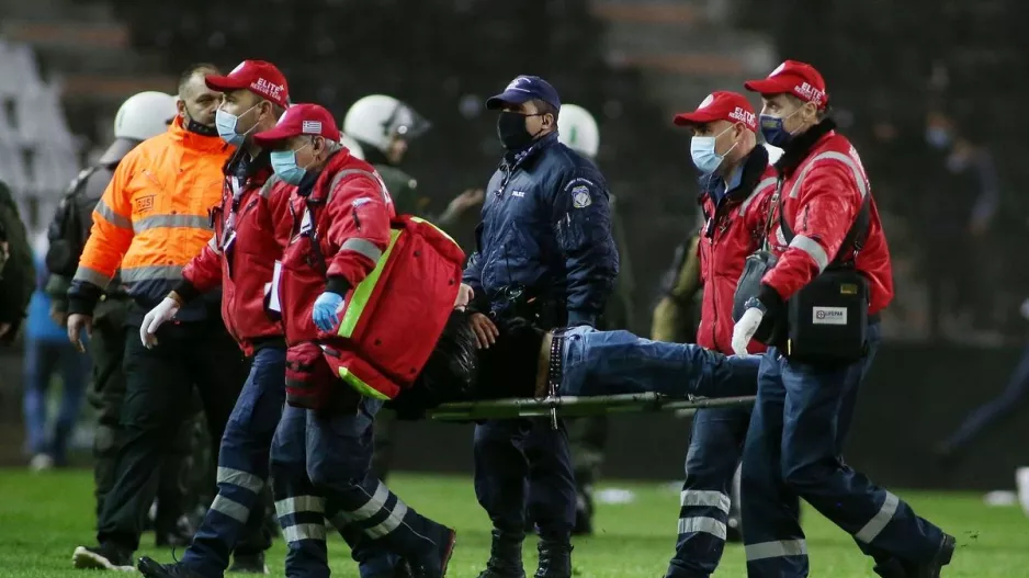 Τραυματίστηκε οπαδός και αποχώρησε με φορείο