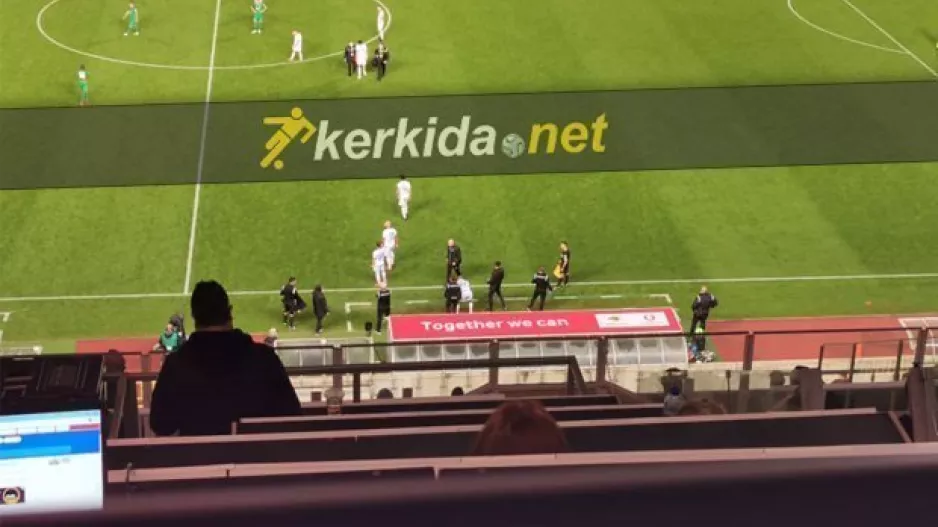 Πρόβλημα νωρίς με Γιούστε και αναγκαστική αλλαγή