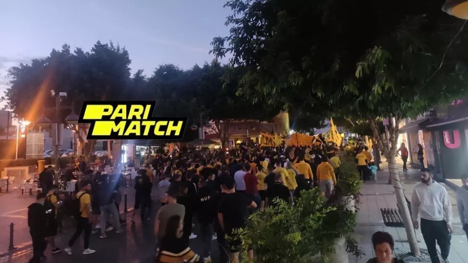 Πλήθος ΑΕΛιστών στην ειρηνική πορεία διαμαρτυρίας (φώτο) 