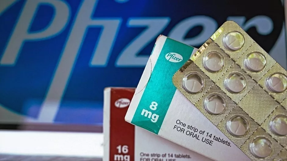 Σε συνομιλίες με 90 χώρες η Pfizer για το χάπι της