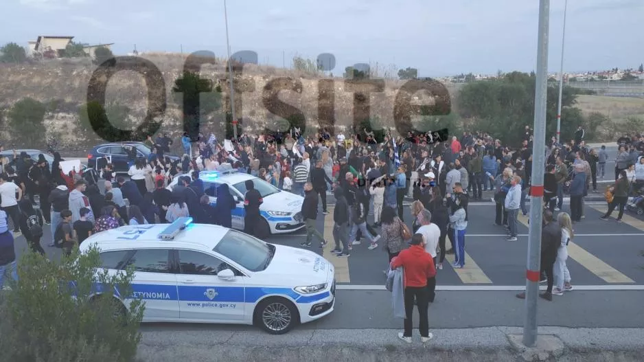 Κλειστος ο κυκλικός κόμβος Ριζοελιάς, διαμαρτυρίες για τα μέτρα (φώτος/βίντεο)