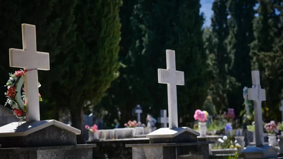 (Λευκωσία) Άνοιξαν τάφο και έκλεψαν σορό γυναίκας!
