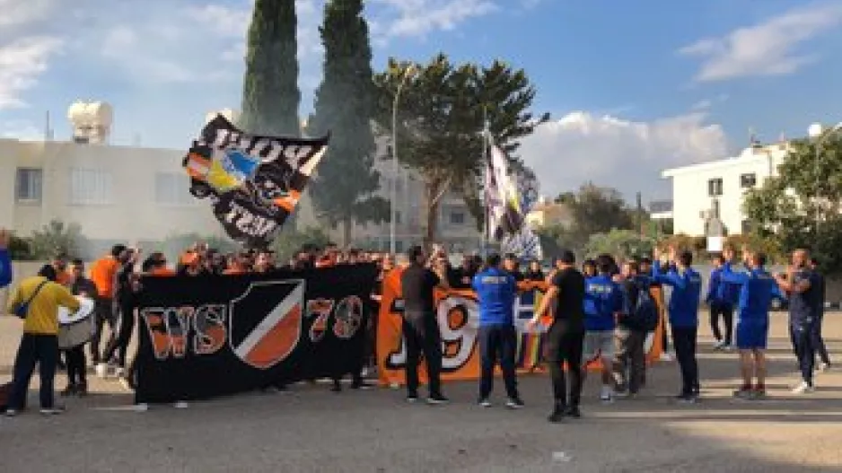 "Ντόπες" από τους Πορτοκαλί (φώτος)