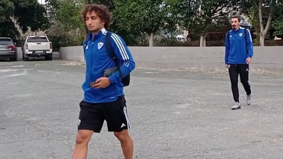 Αμρ Ουάρντα: Άφιξη με τέρμα… το ηχείο! (βίντεο) 