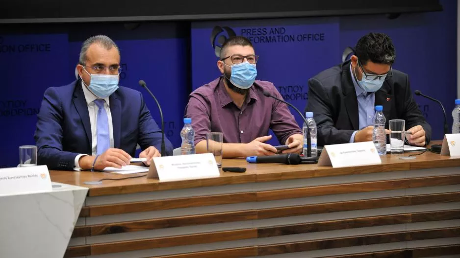 Στο τραπέζι ενισχυτική δόση σε όλους!