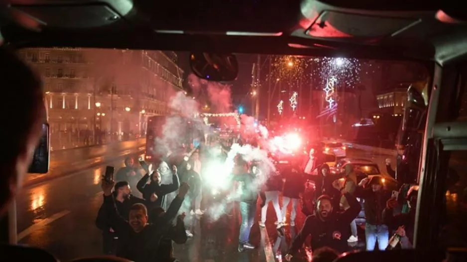 Με συνοδεία από οπαδούς η αποστολή!
