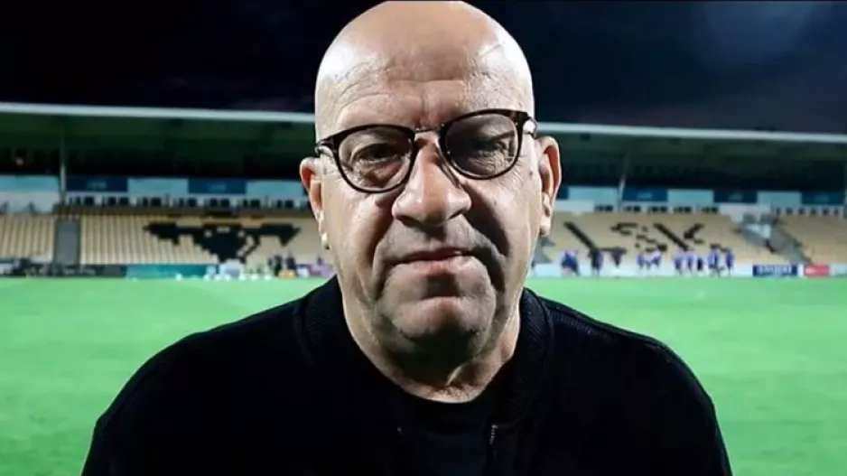 Στους τοίχους/Κούμας
