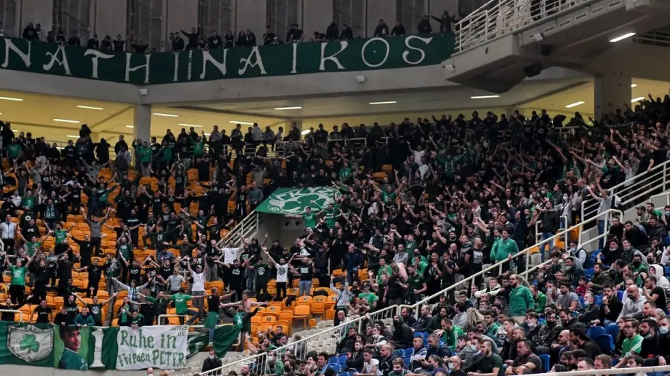 Οπαδοί αποθέωσαν την αποστολή του ΠΑΟ πριν το ΣΕΦ
