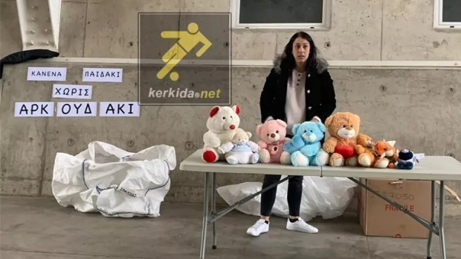 ΦΩΤΟΣ/ΑΠΟΕΛ - Ομόνοια με "Κανένα παιδάκι χωρίς αρκουδάκι"
