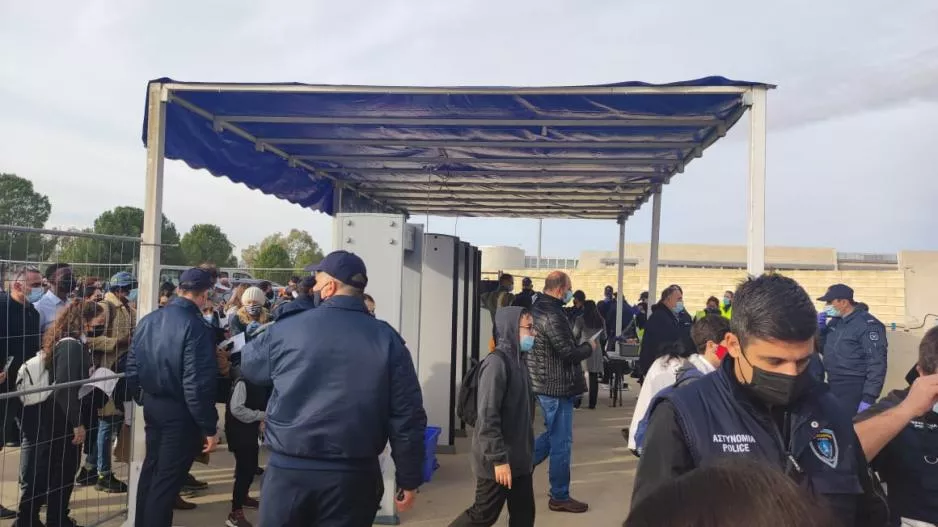 Πήγε στο ΓΣΠ με μαχαίρι - Χειρόπεδες σε 43χρονο