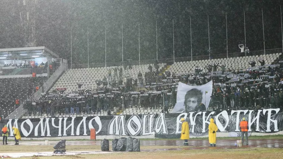 ΦΩΤΟ/Πανό και σύνθημα για τον Μότσα Βούκοτιτς!