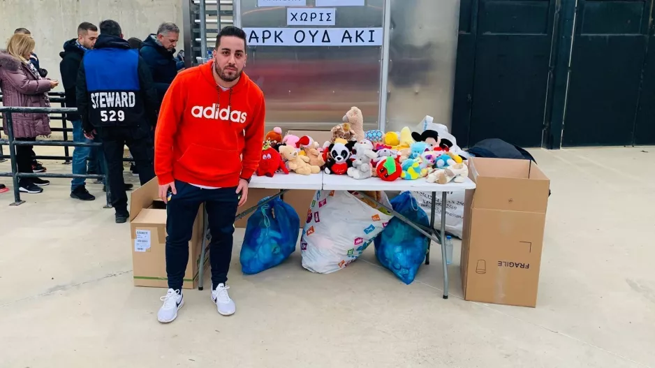 Παρέδωσε… τα αρκουδάκια ο Σωτήρης