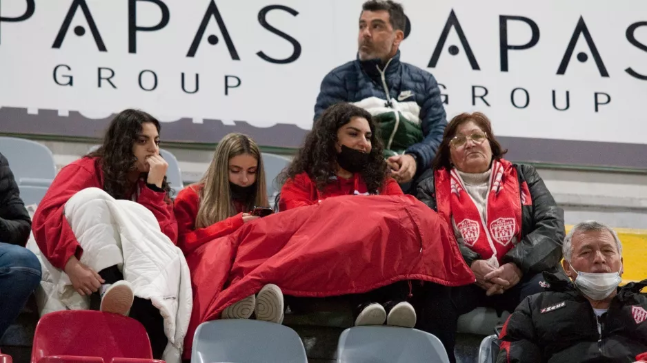 Κρύωσαν τα κορίτσια!