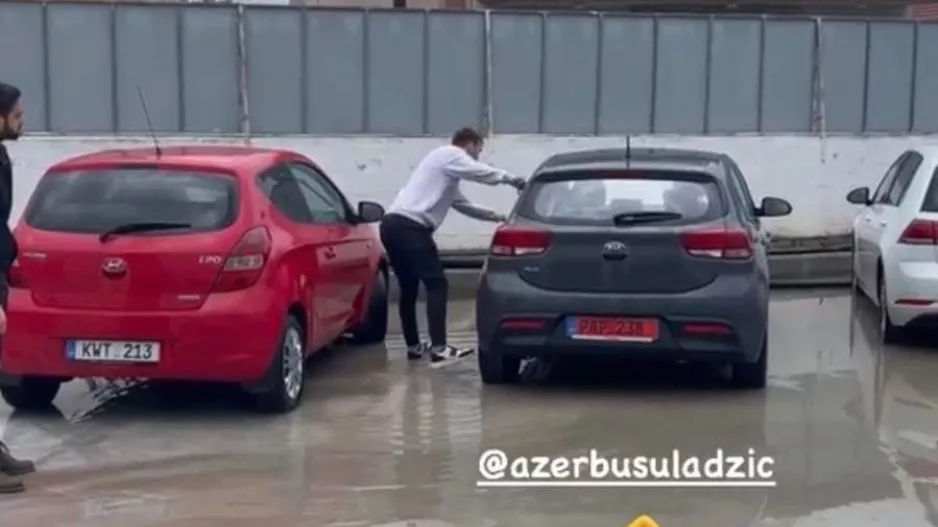 Τρολάρισμα Πόποβιτς σε Μπουσουλάζιτς 