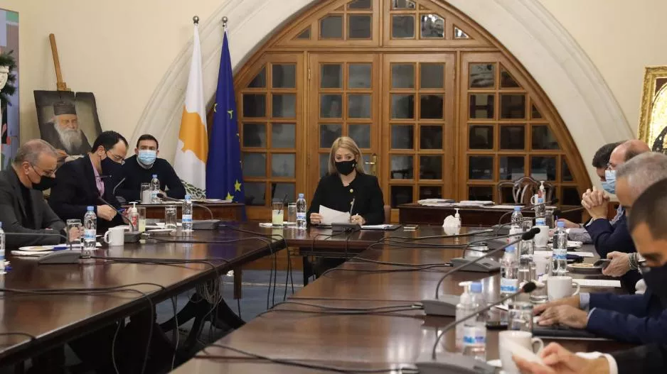 Στις 20:30 οι ανακοινώσεις των νέων μέτρων