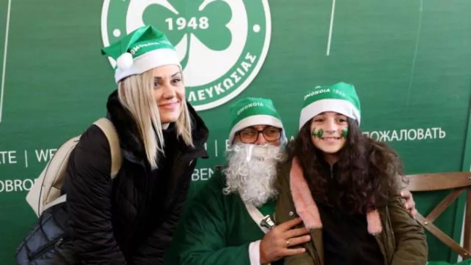 Ο… Πράσινος Άγιος Βασίλης έξω από την Δυτική