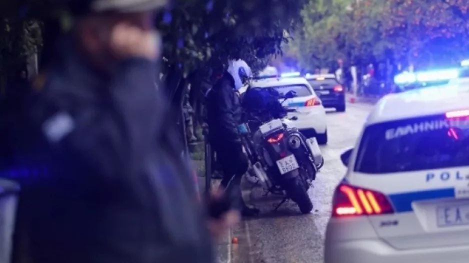 Επεισόδια πριν το ΑΕΚ-ΠΑΟ/ Ζημιές στη Ν. Φιλαδέλφεια, συλλήψεις οπαδών με λοστούς