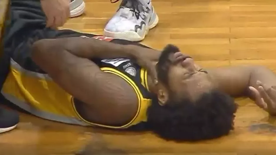 Ηρακλής - ΑΕΚ: Διακοπή εξαιτίας τραυματισμού του Ανγκόλα στον λαιμό
