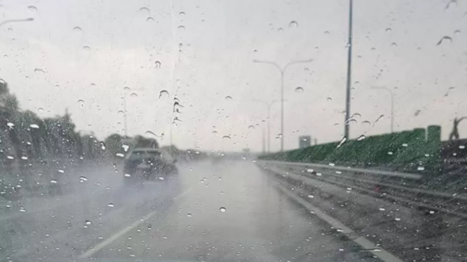 Προσοχή: Συσσώρευση νερού στο highway