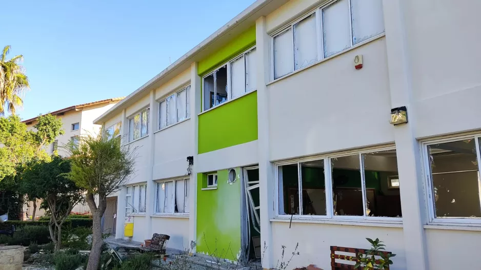 Τεράστιες ζημιές από την βόμβα (Φώτος)