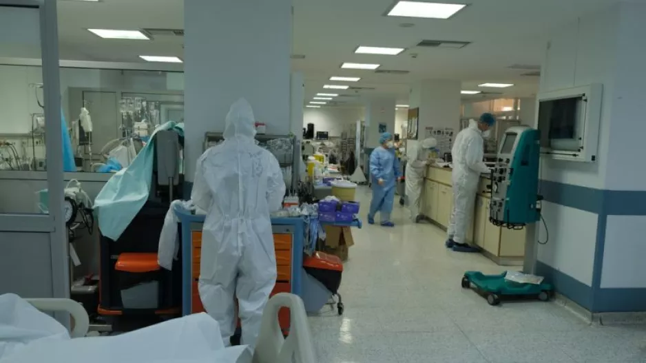 Δευτέρα/Ένας θάνατος, 706 κρούσματα