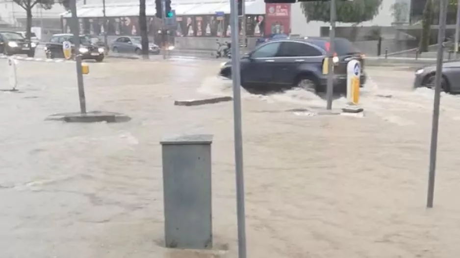 Πλημμύρισαν δρόμοι και σπίτια στη Λευκωσία (βίντεο)