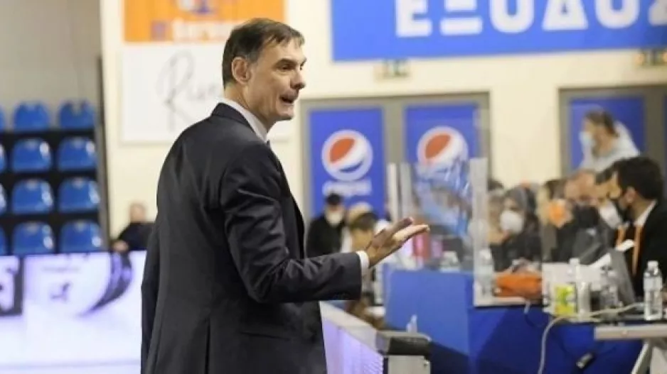 "Δεν μπορεί με 2-3 νίκες να λέμε ότι παίζουμε καταπληκτικά, ούτε πως υπάρχει κρίση με 1-2 ήττες"