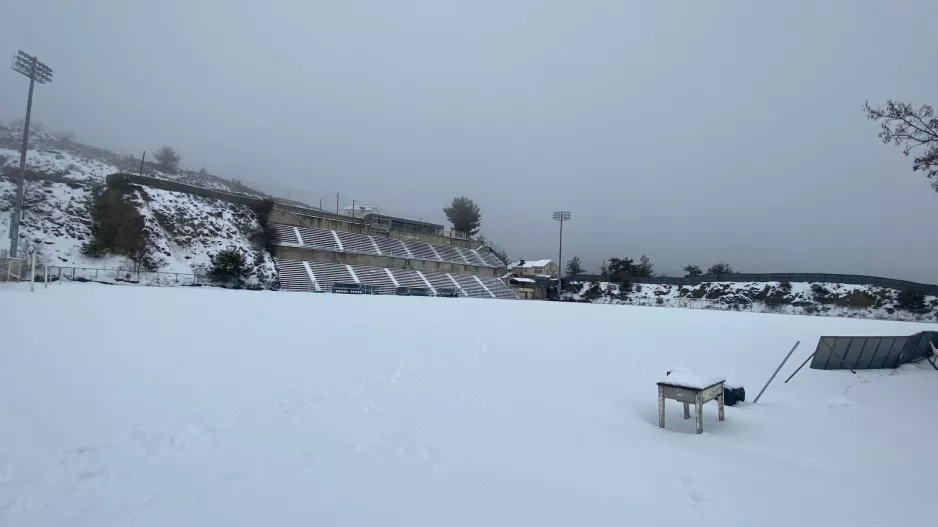 Κάτασπρο το γήπεδο στην Κακοπετριά! (φώτος)