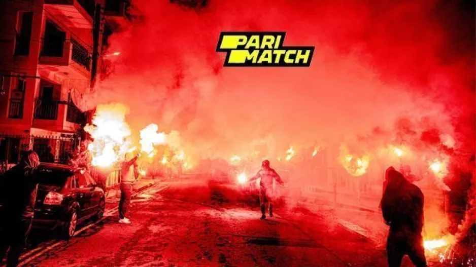 "Καλή Χρονιά/Οι γροθιές υψωμένες!"
