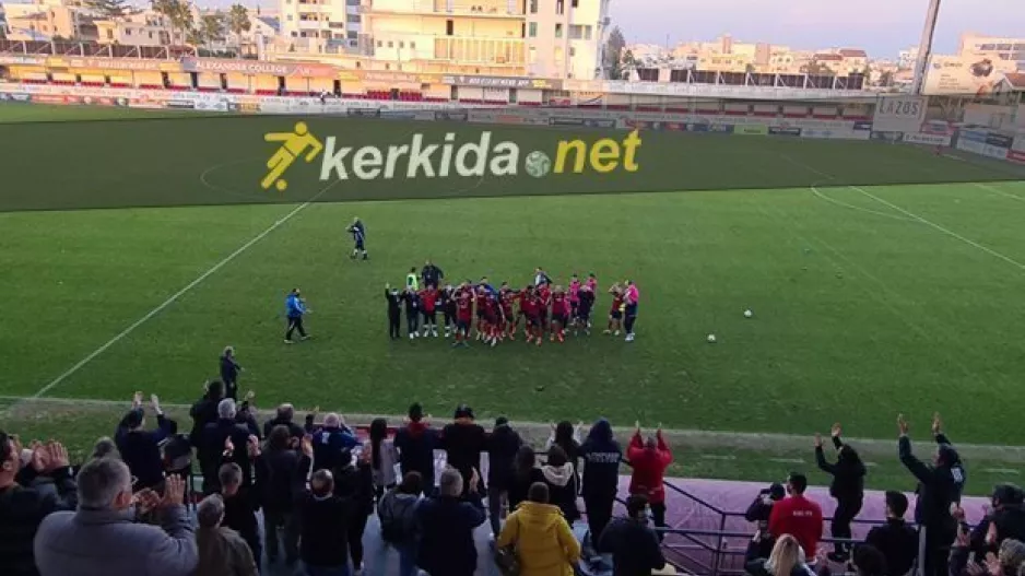 To 2022 μπήκε με τριάρα και... πάρτι! (βίντεο/φώτος)
