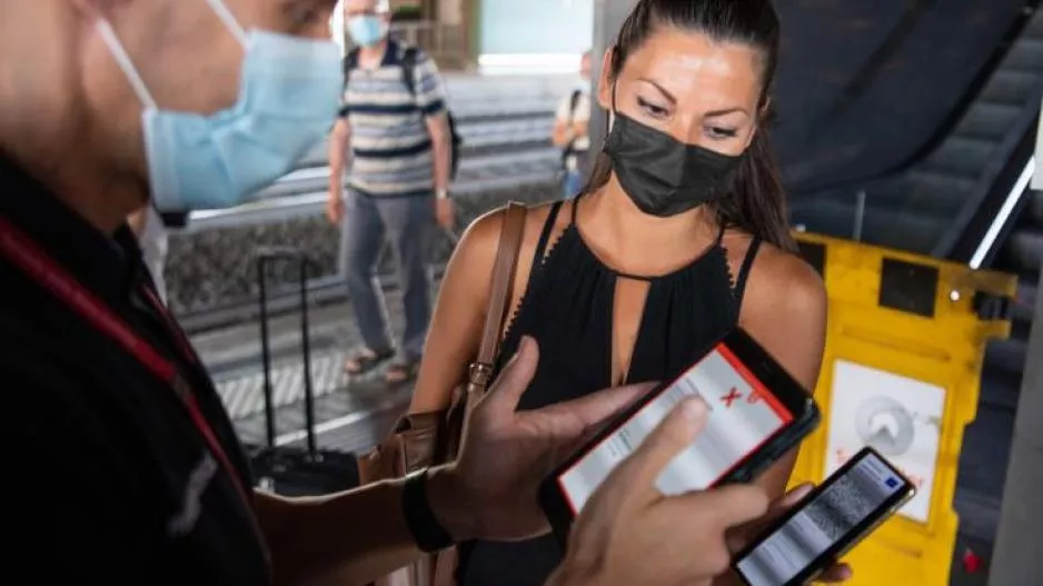 Ποιοι χρειάζονται τεστ για καφέ, γήπεδα, θέατρα & ποιοι εξαιρούνται